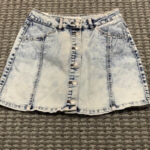Juniors Almost Famous skirt sz 5😎